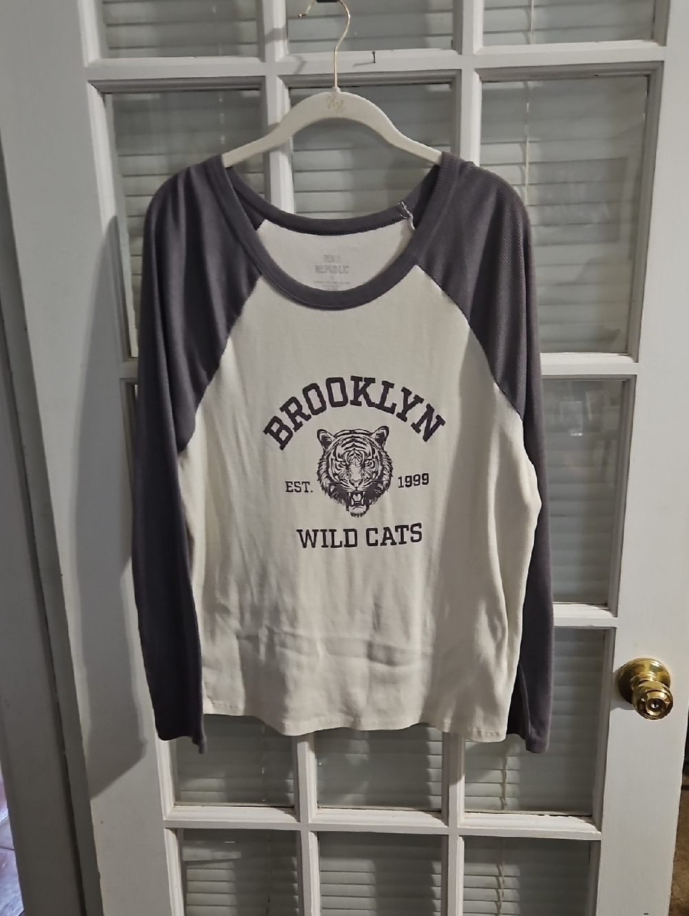 Brooklyn Wild Cats Raglan Long Sleeve Tee. EUC